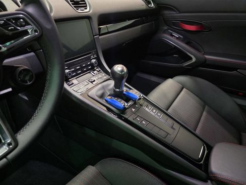 Used 2023 Porsche 718 Cayman w/ Premium Package RWD image 15