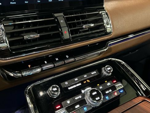 Used 2022 Lincoln Navigator L Reserve AWD/4WD image 17