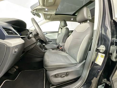 Used 2023 Volkswagen Taos SE image 4