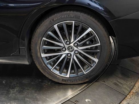 Used 2023 Lexus ES 300h w/ Premium Package FWD image 10