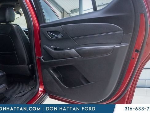 Used 2023 Chevrolet Traverse LT FWD image 22