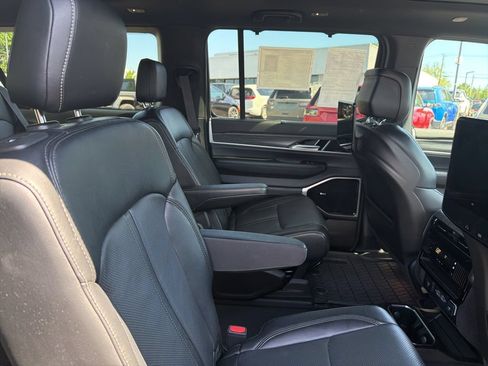 Certified 2024 Jeep Wagoneer L Series III w/ Premium Group I AWD/4WD image 10