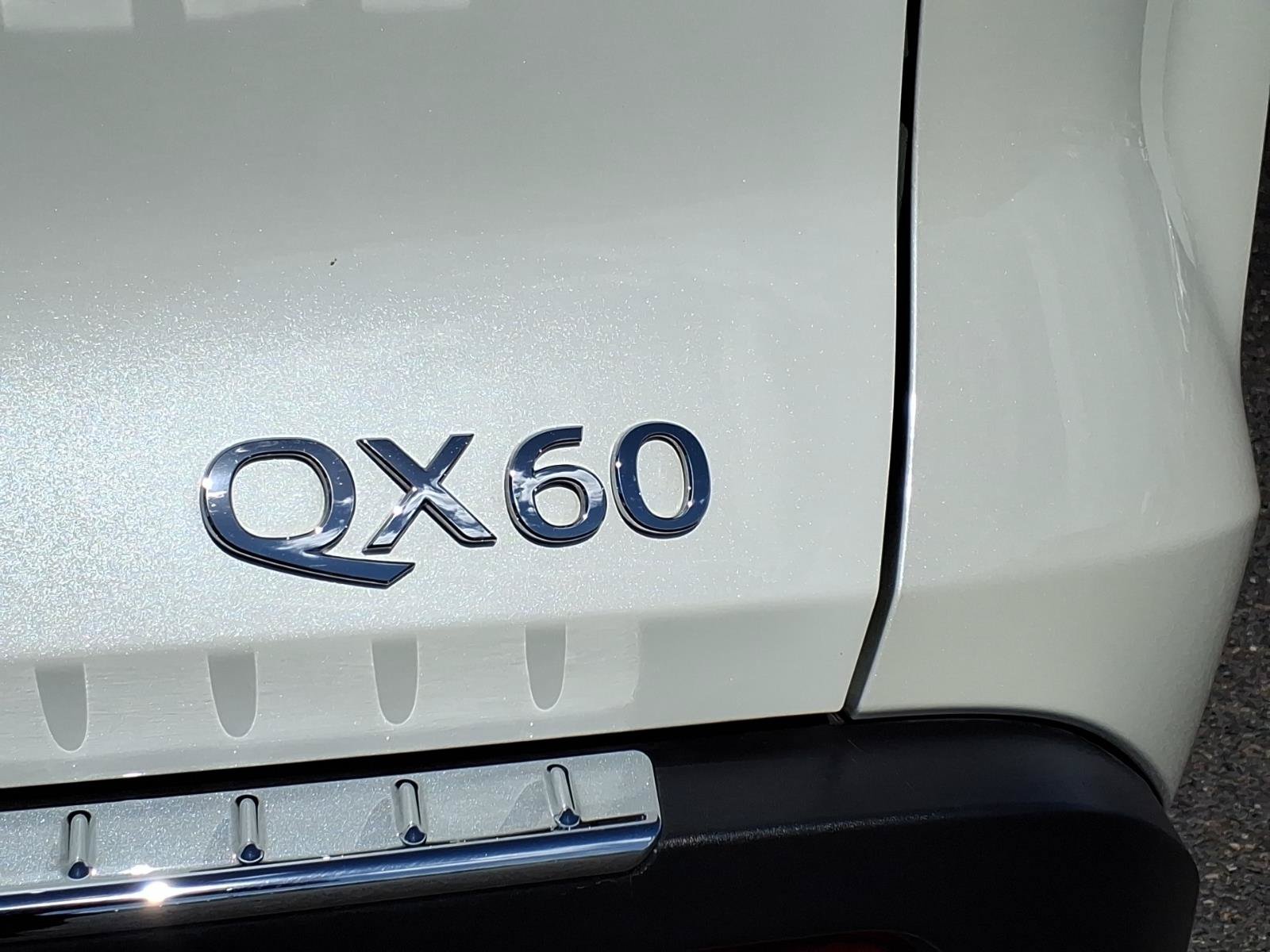 Used 2025 INFINITI QX60 Luxe w/ Vision Package FWD image 16
