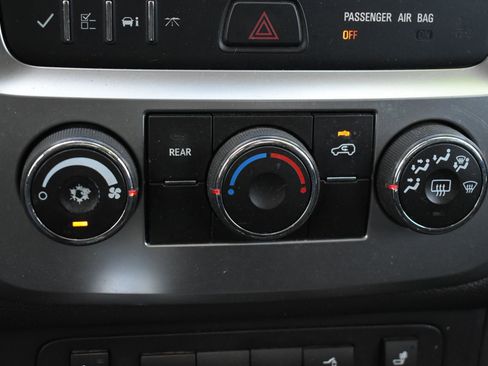 Used 2014 GMC Acadia SLE image 30