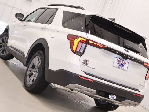 New 2026 Ford Explorer Active image 31