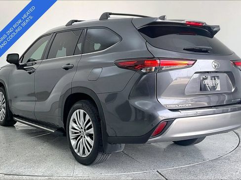 Used 2024 Toyota Highlander Platinum FWD image 14