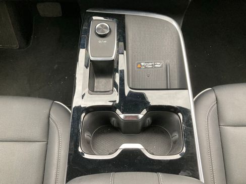 Used 2025 Buick Enclave Preferred image 27