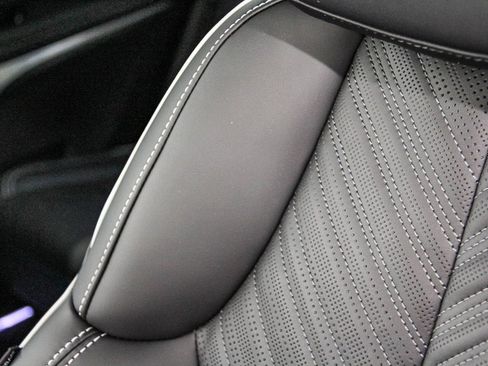 Used 2026 Cadillac Vistiq Platinum image 25