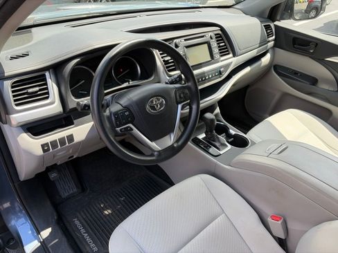 Used 2016 Toyota Highlander LE AWD/4WD image 14