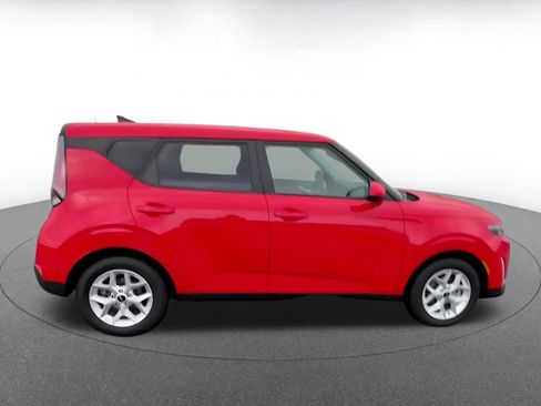 Used 2025 Kia Soul LX w/ LX Technology Package FWD image 16