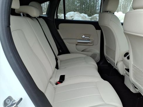 Used 2025 Mercedes-Benz GLA 250 4MATIC image 8