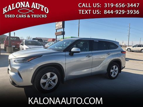 Used 2021 Toyota Highlander LE image 1