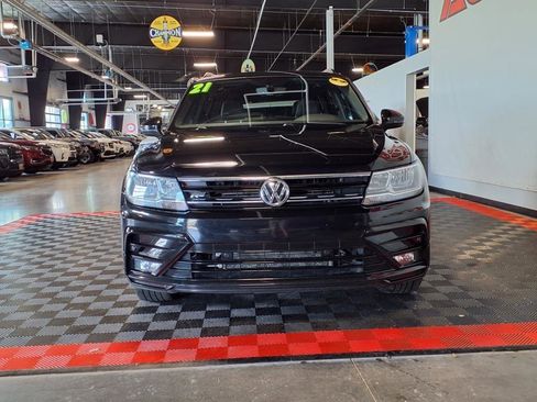 Used 2021 Volkswagen Tiguan SE R-Line image 2