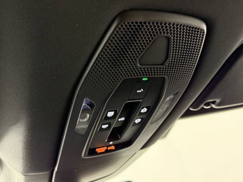 Certified 2025 Porsche Macan 4S Electric AWD/4WD image 20