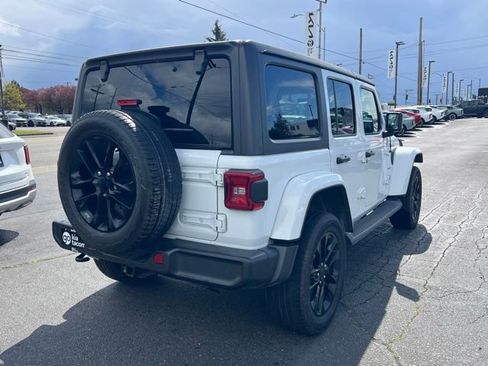 Used 2021 Jeep Wrangler Unlimited Sahara w/ Cold Weather Group AWD/4WD image 7