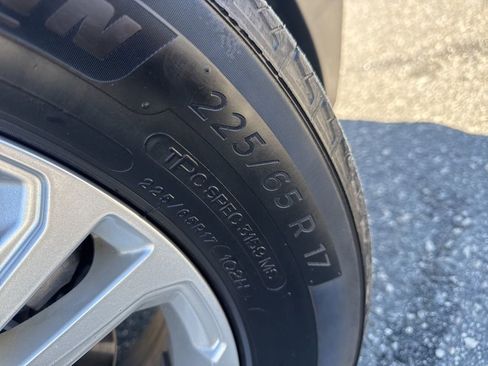 Used 2024 GMC Terrain SLE image 30