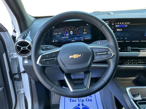 Used 2026 Chevrolet Equinox LT FWD image 12
