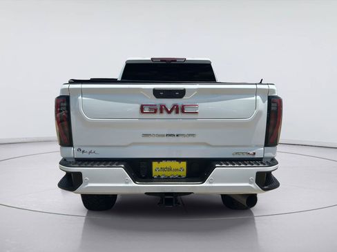 Used 2024 GMC Sierra 2500 AT4 w/ AT4 Premium Plus Package AWD/4WD image 5