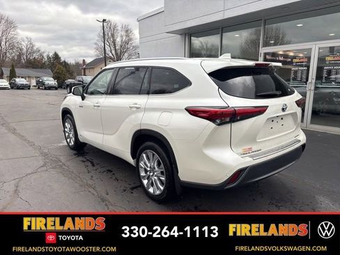 Used 2021 Toyota Highlander Limited image 3