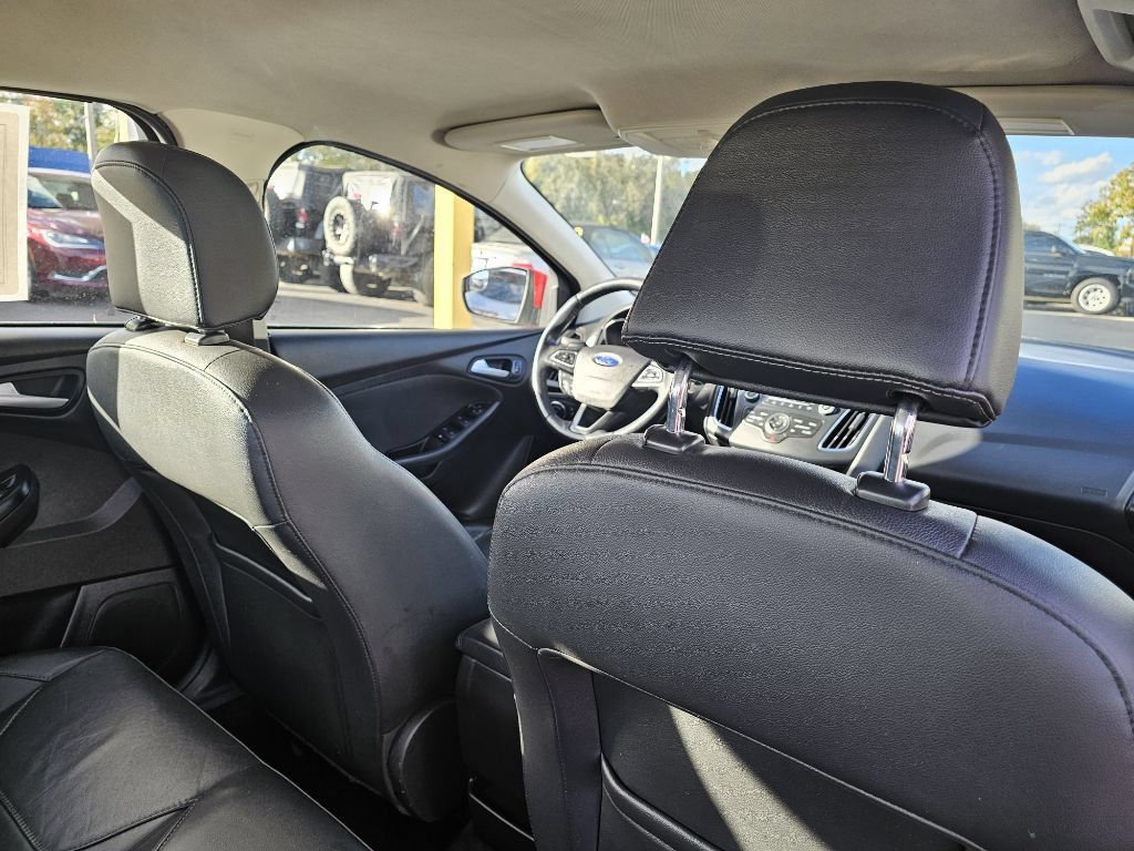 Used 2016 Ford Focus SE w/ Equipment Group 201A FWD image 44