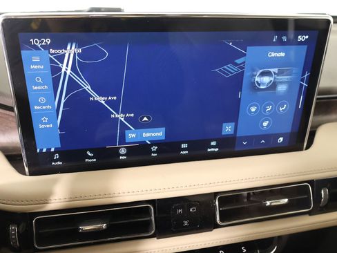 Used 2022 Lincoln Nautilus Reserve image 6