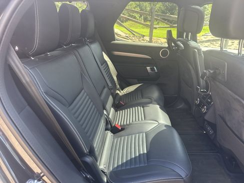 Used 2024 Land Rover Discovery Dynamic SE AWD/4WD image 10