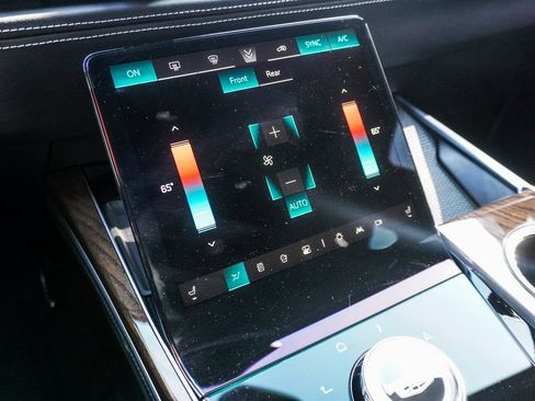 Used 2025 Cadillac Escalade ESV Sport Platinum image 27