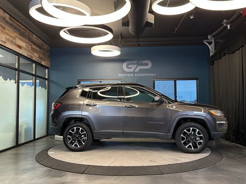 Used 2019 Jeep Compass Trailhawk w/ Cold Weather Group AWD/4WD image 2