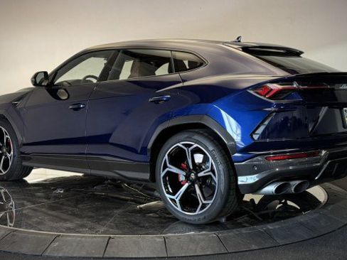 Used 2022 Lamborghini Urus image 2