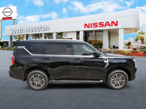 New 2025 Nissan Armada Platinum image 5