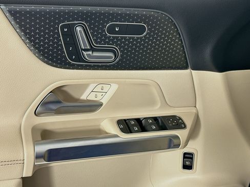 Certified 2025 Mercedes-Benz GLB 250 image 18