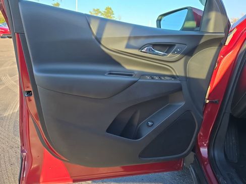 Used 2018 Chevrolet Equinox LT image 29