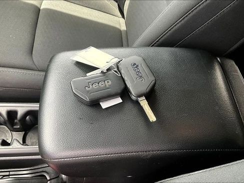 Used 2023 Jeep Wrangler Unlimited Sport AWD/4WD image 33