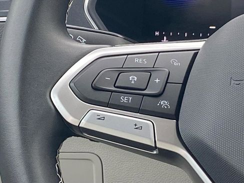 Certified 2023 Volkswagen Tiguan SE image 6