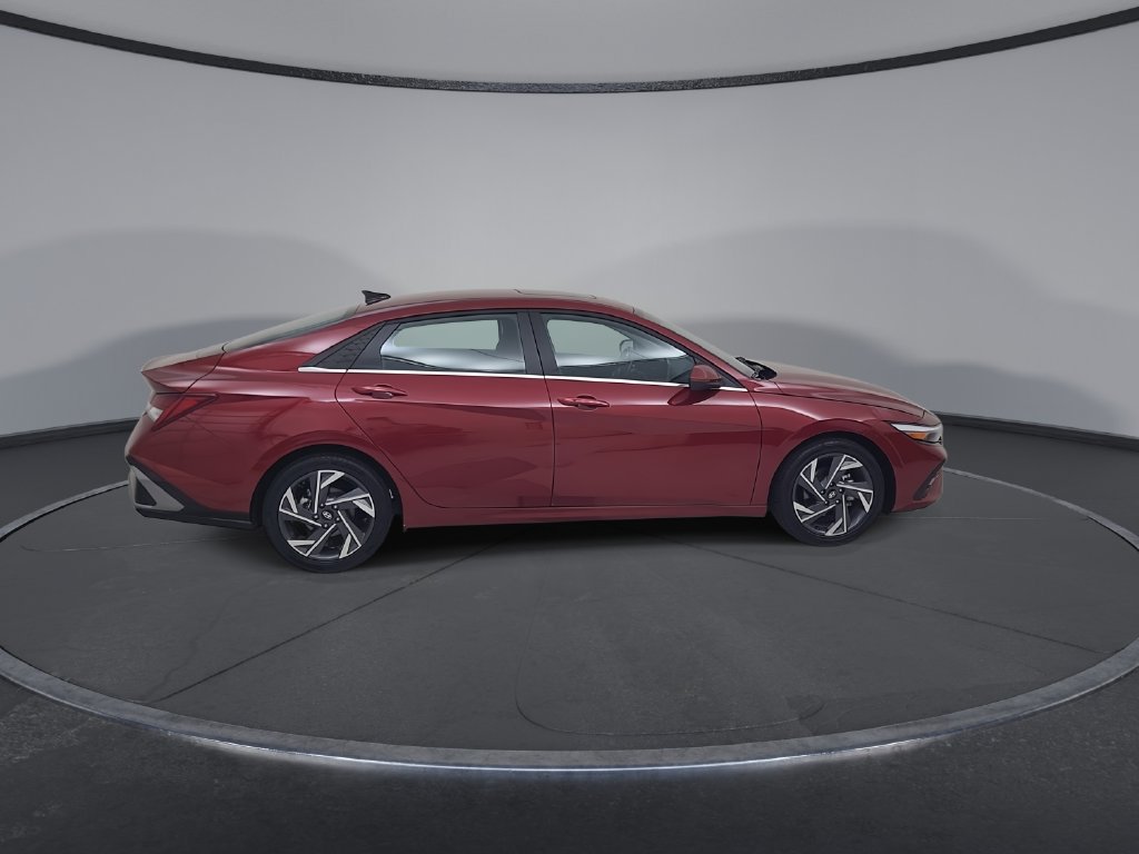 Used 2025 Hyundai Elantra SEL FWD image 18