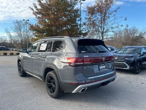 New 2026 Volkswagen Atlas Peak Edition image 5