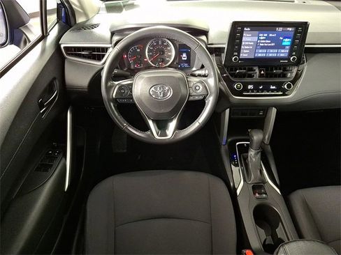Used 2022 Toyota Corolla Cross LE image 2