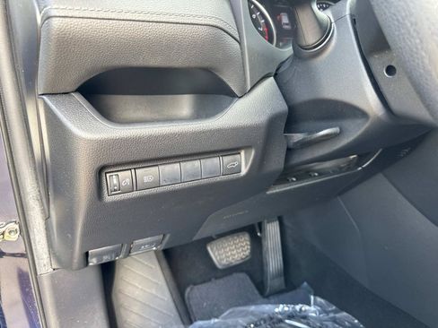 Used 2020 Toyota RAV4 XLE w/ Convenience Package FWD image 32