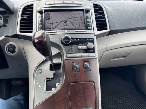 Used 2009 Toyota Venza AWD w/ Premium Pkg #2 image 19