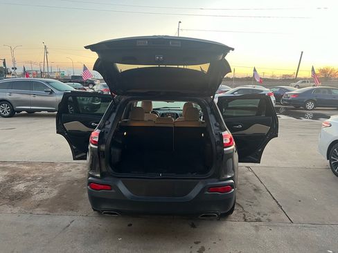 Used 2015 Jeep Cherokee Latitude FWD image 11