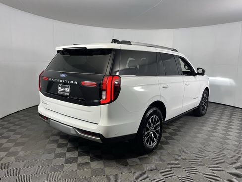 Used 2025 Ford Expedition Platinum image 6