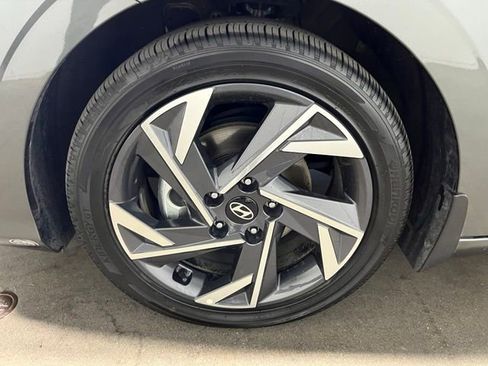 Used 2025 Hyundai Elantra Limited FWD image 28