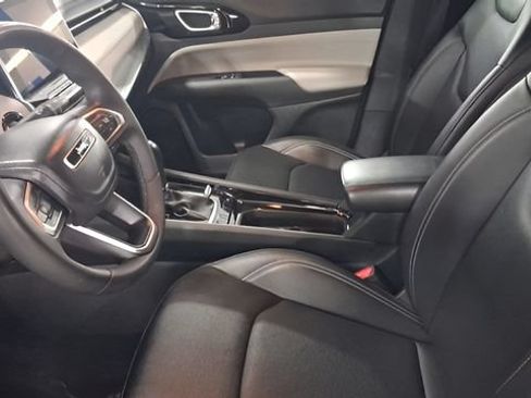 Used 2025 Jeep Compass Limited AWD/4WD image 9