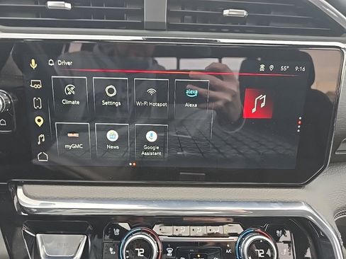 Used 2025 GMC Sierra 2500 Denali w/ Denali Reserve Package AWD/4WD image 28