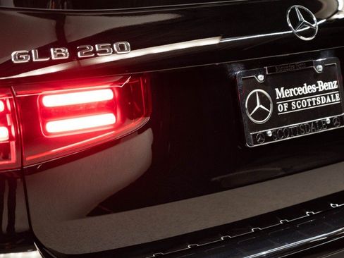 Used 2026 Mercedes-Benz GLB 250 4MATIC image 9