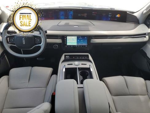 New 2025 Lincoln Navigator Reserve image 15