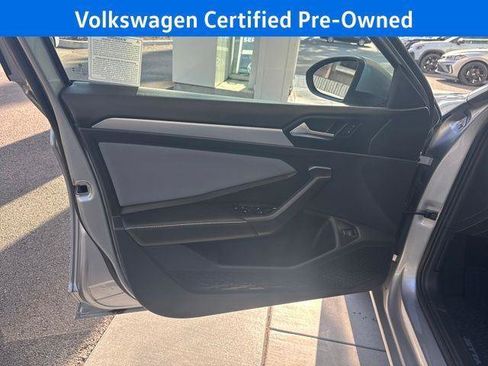 Used 2025 Volkswagen Jetta SE w/ Sunroof Package FWD image 14