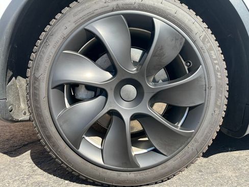 Used 2021 Tesla Model Y Long Range AWD/4WD image 37