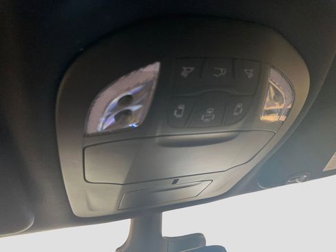 Used 2026 Chrysler Pacifica Select image 17