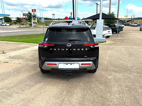Used 2024 Nissan Pathfinder SL w/ SL Premium Package FWD image 5